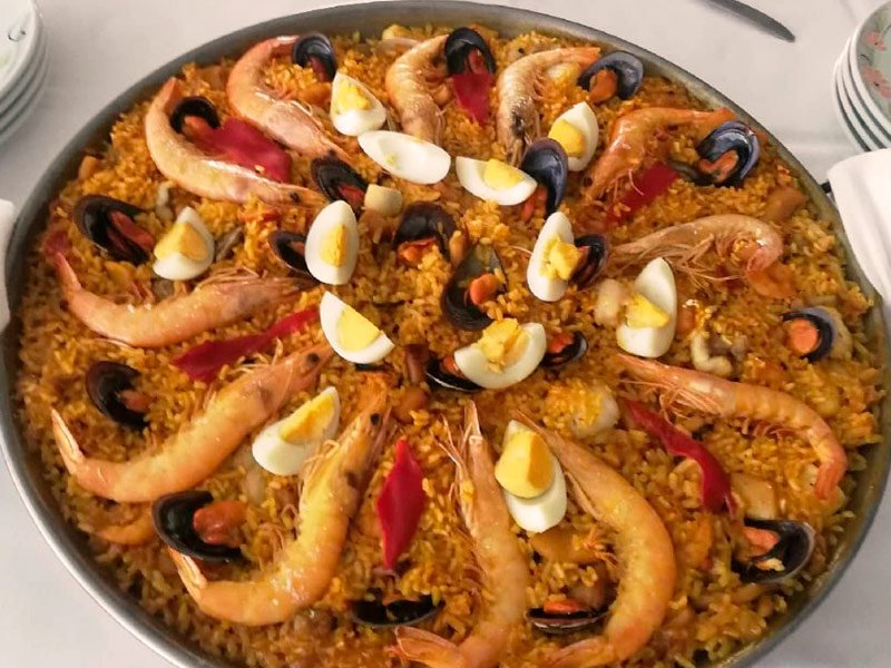 Plato de paella en Restaurante Bus Stop de Valladolid