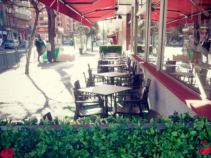 Terraza de Cafetería Restaurante en la Estación de buses de Valladolid